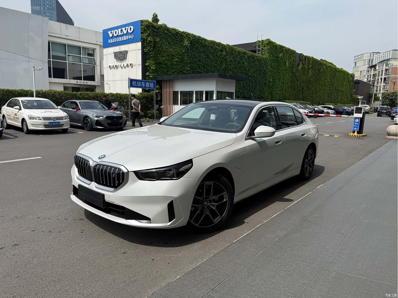 BMW i5, 2025 1