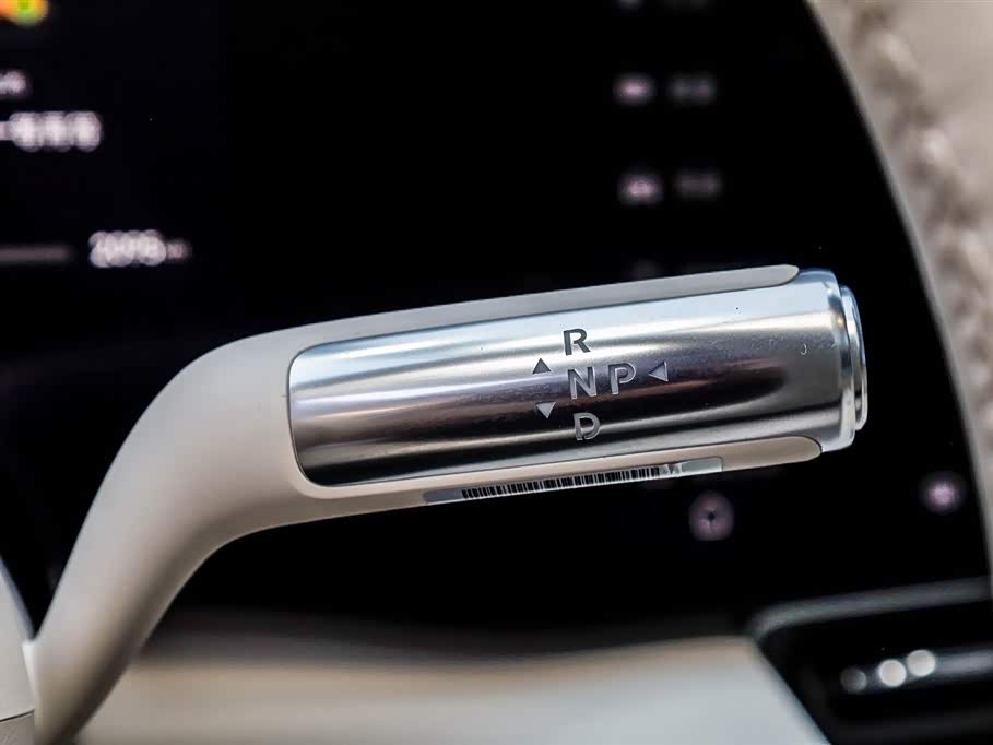 AITO Ask the world M8