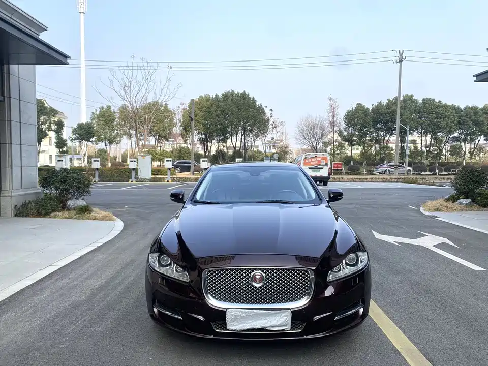 Jaguar XJ