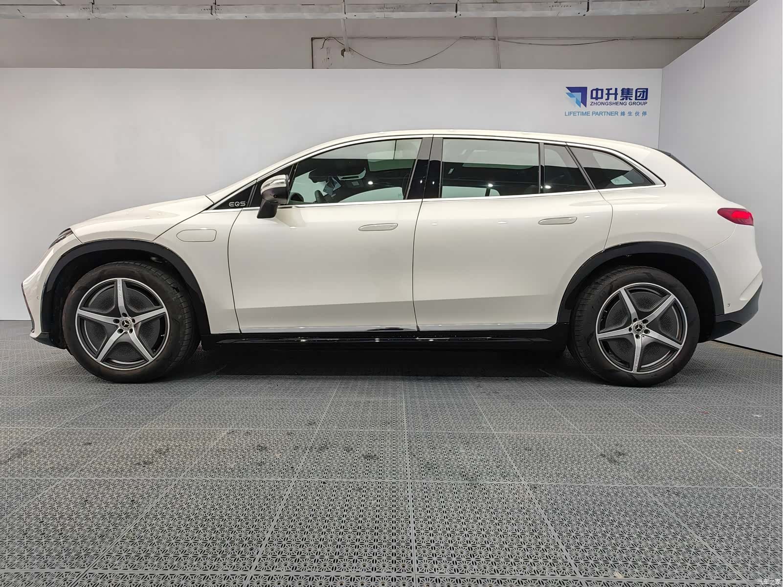 Mercedes-Benz EQS, 2025 7