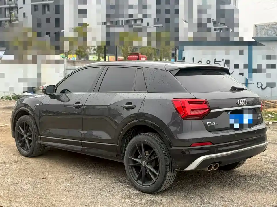 Audi Q2L