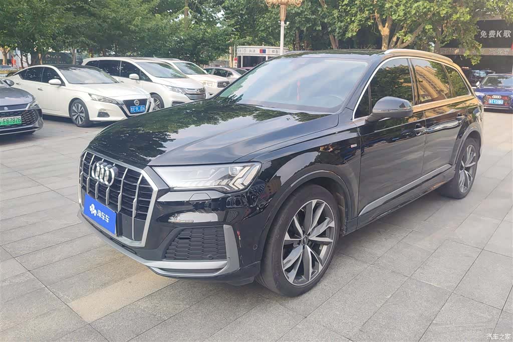 Audi Q7, 2023 1