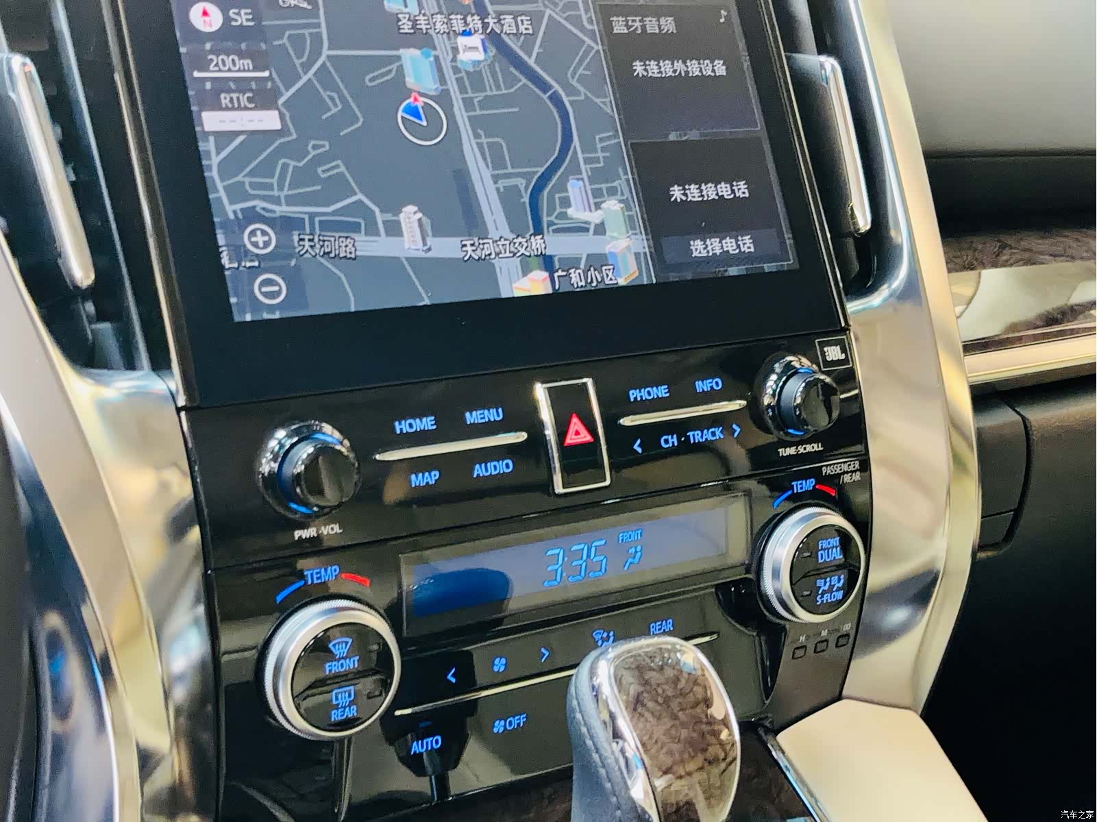 Toyota Alphard, 2022 17