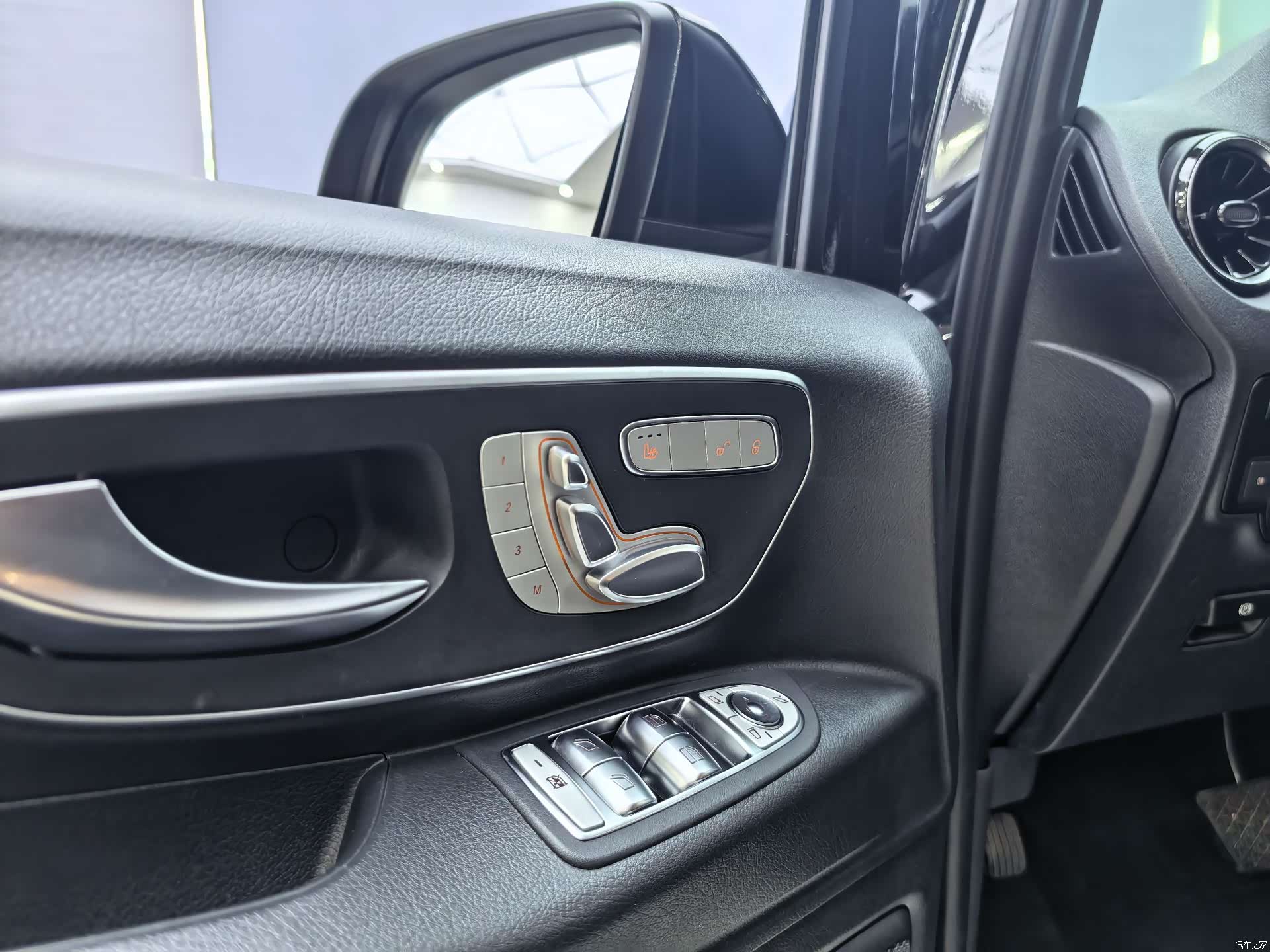 Mercedes-Benz 7, 2024 все фото