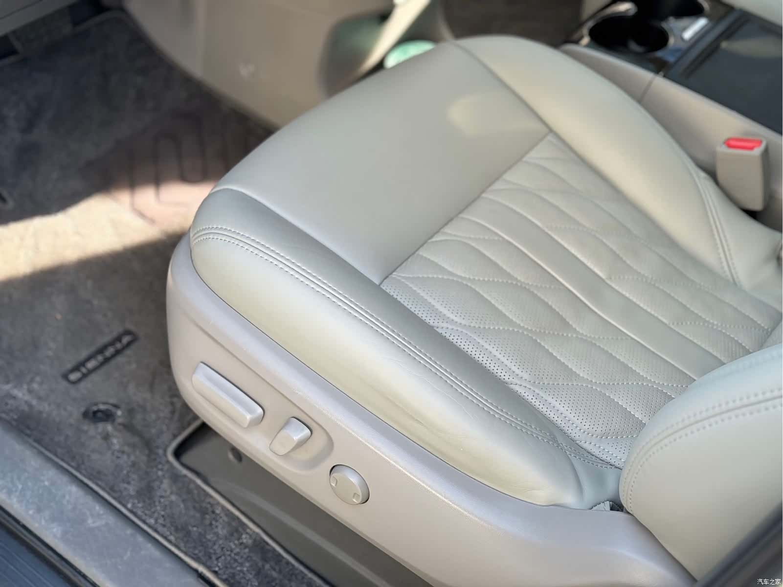 SIENNA XLE, 2020 9