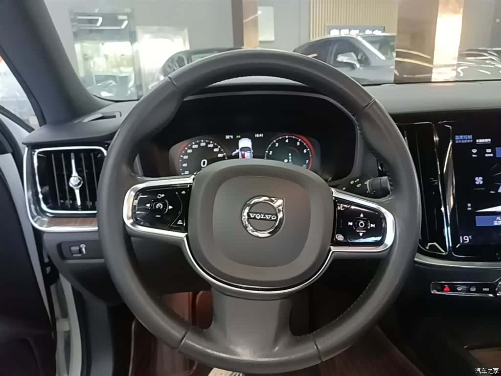 Volvo S60, 2022 11