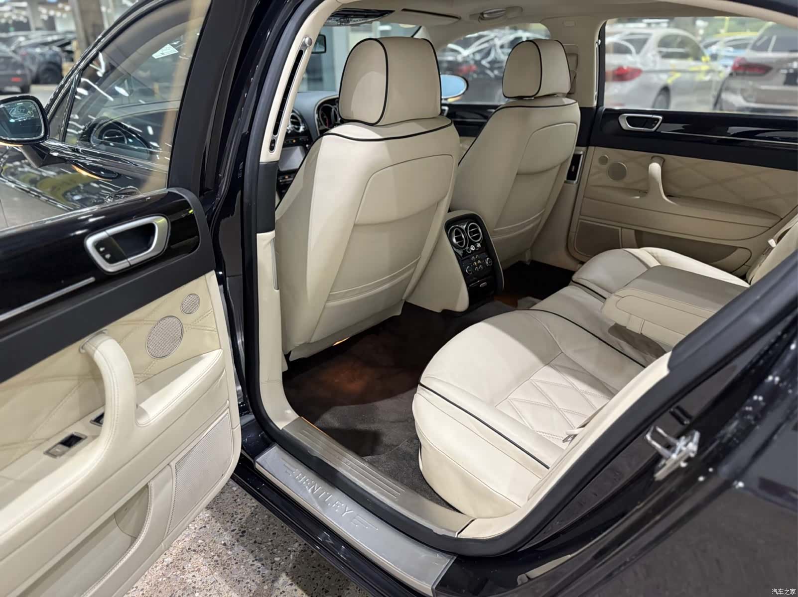 Bentley Flying Spur, 2010 6
