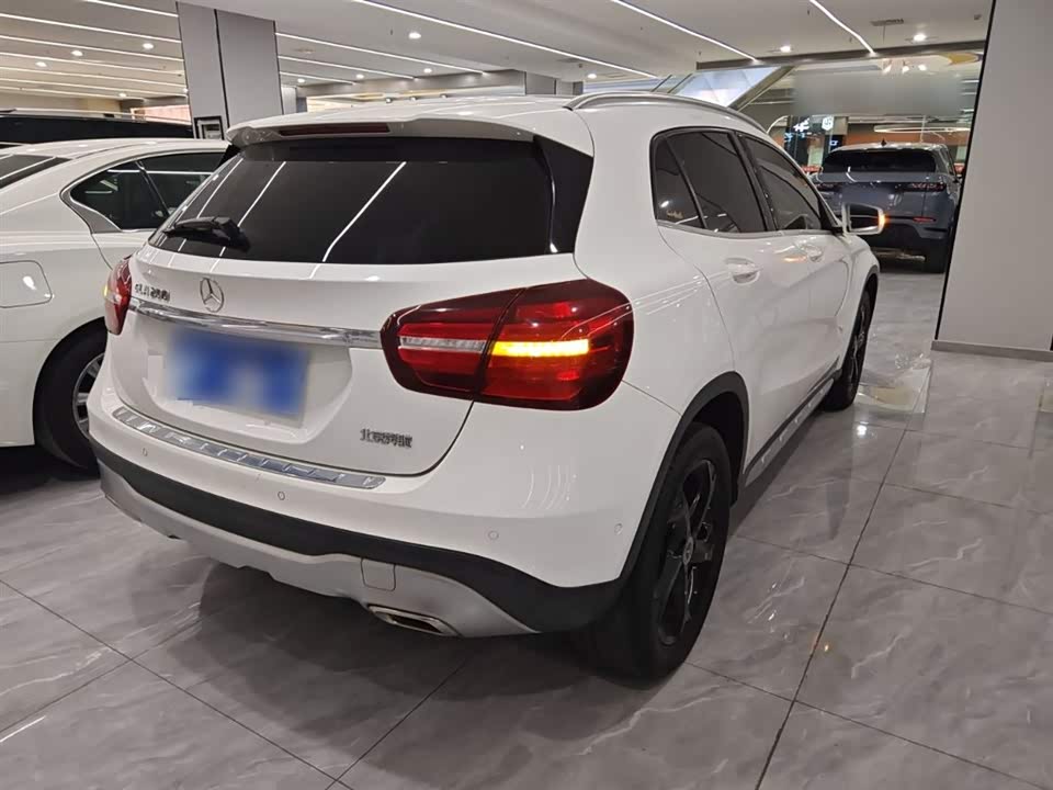 Mercedes-Benz GLA