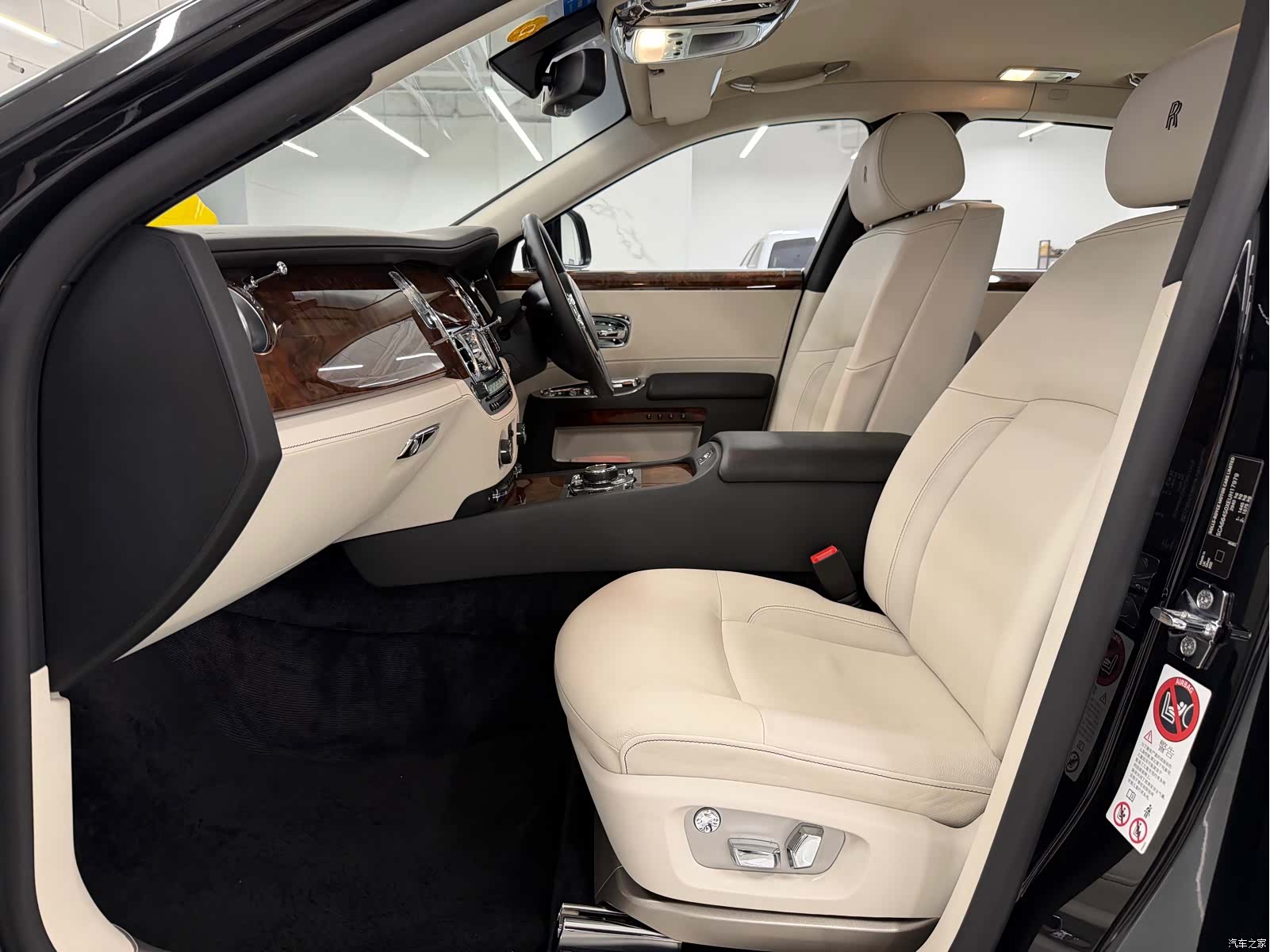 Rolls-Royce Ghost, 2014 10