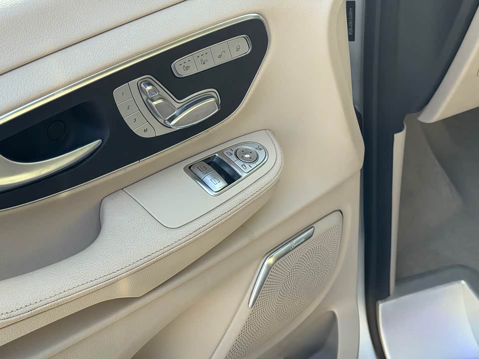 Mercedes-Benz V-class