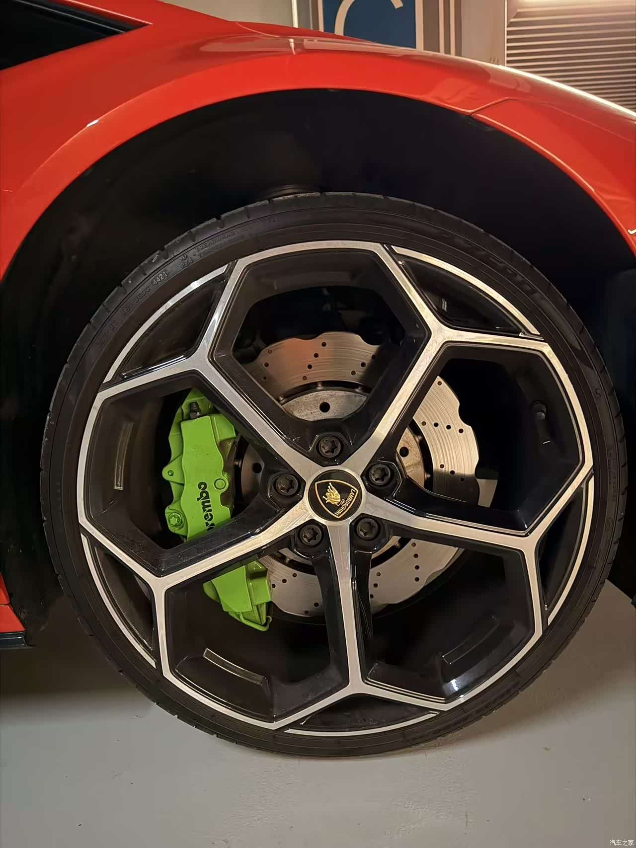 Lamborghini Huracán, 2022 все фото