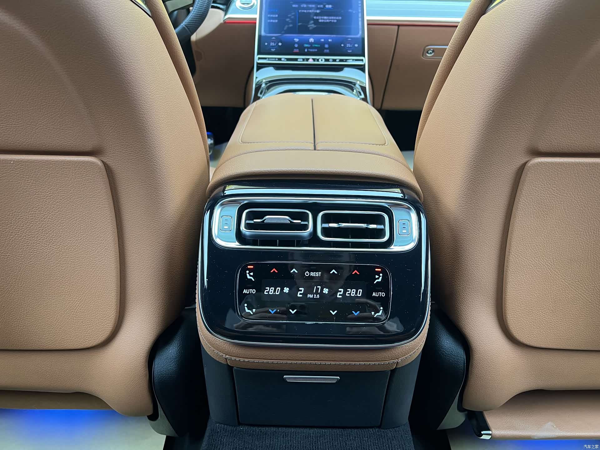 Mercedes-Benz S-Class, 2023 32
