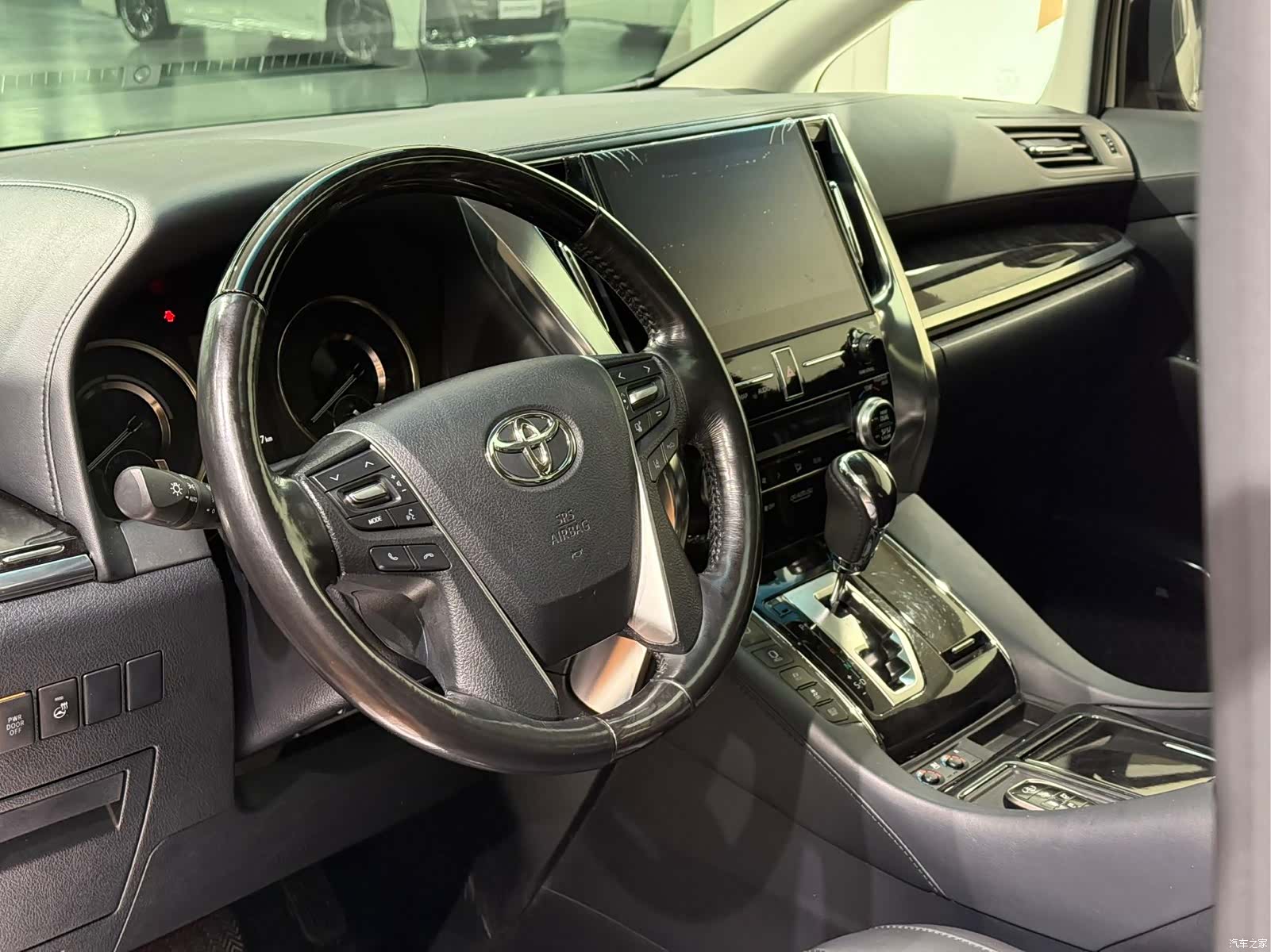 Toyota Vellfire, 2020 все фото