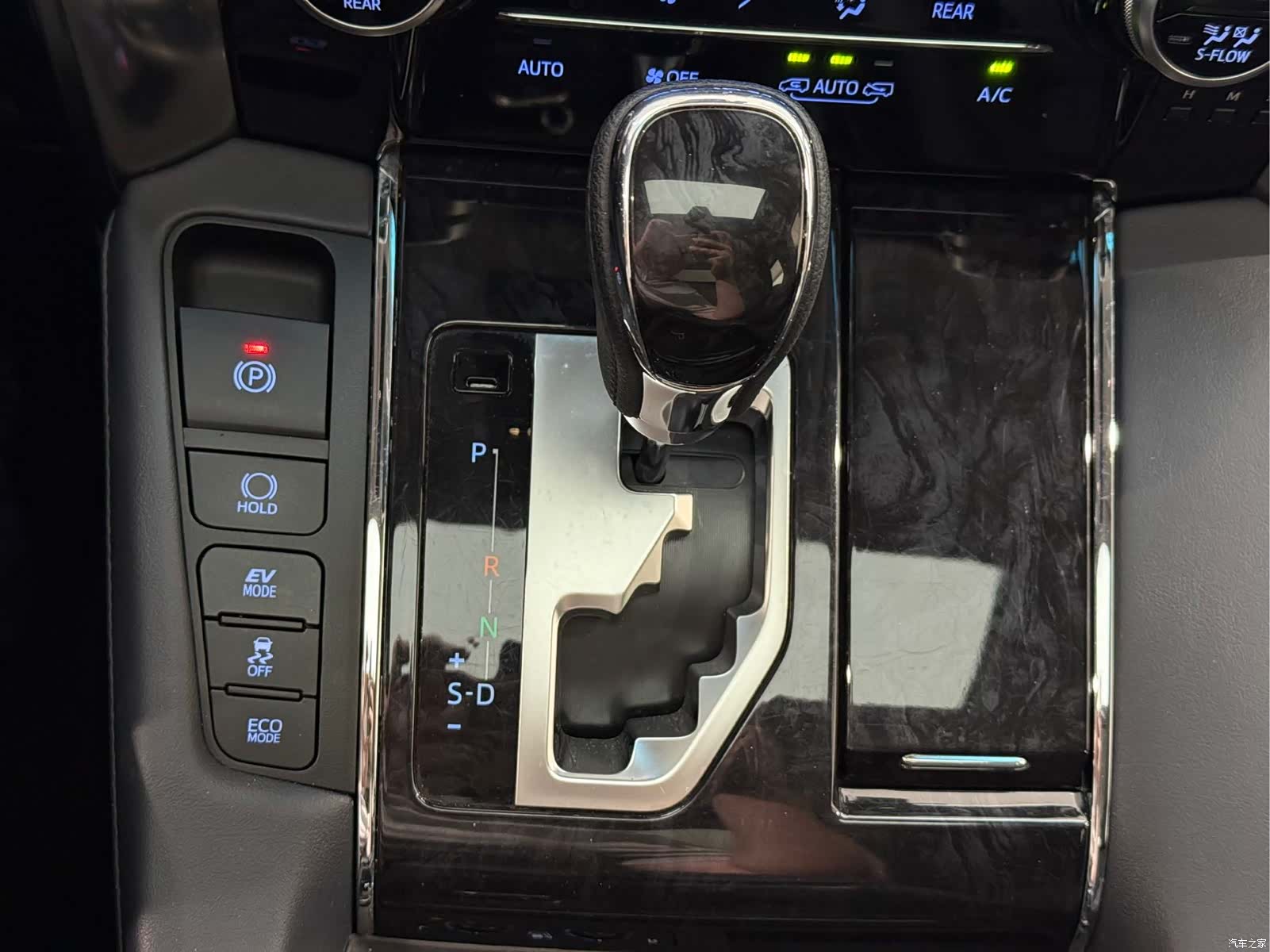 Toyota Vellfire, 2020 18