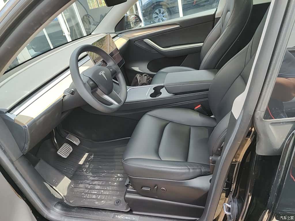 Tesla Model Y, 2023 15