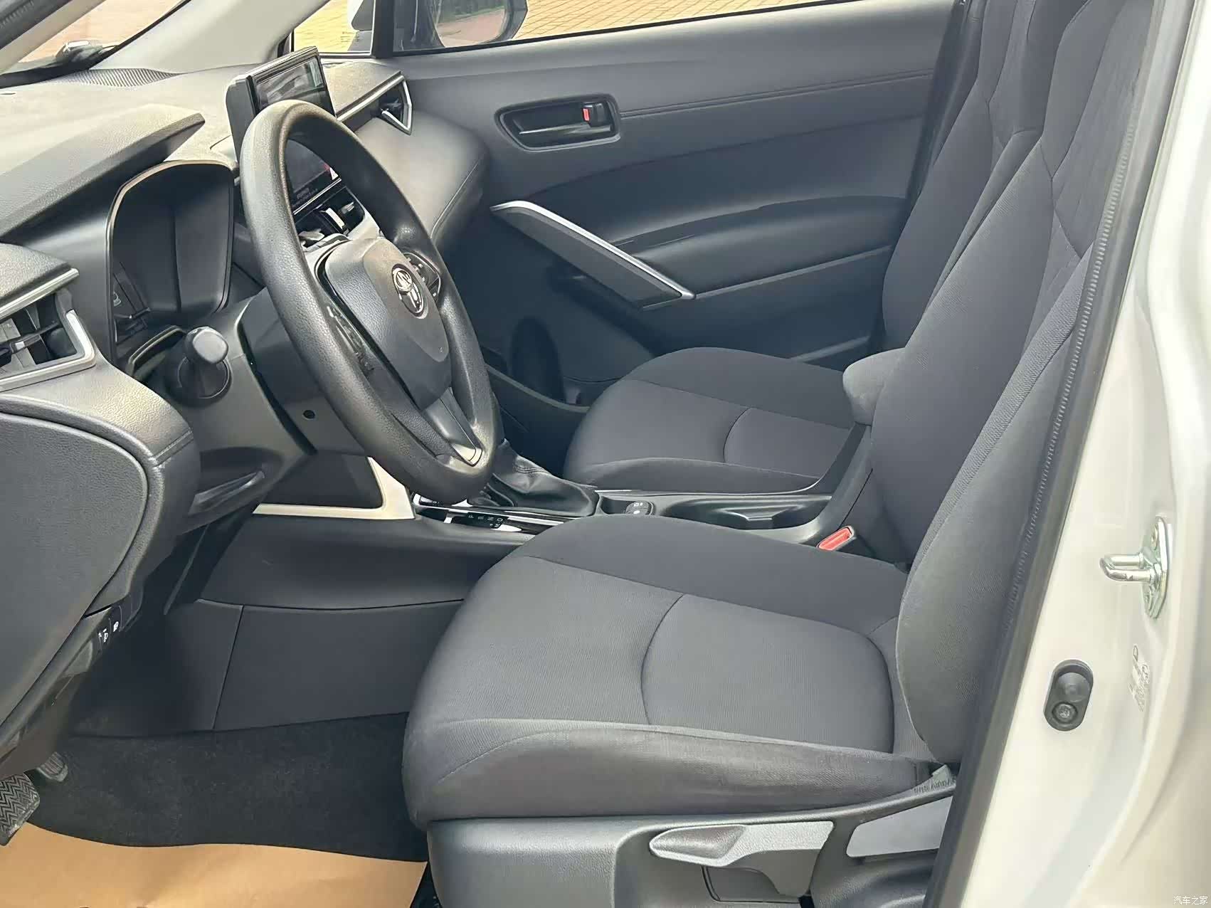 Toyota Corolla, 2023 все фото