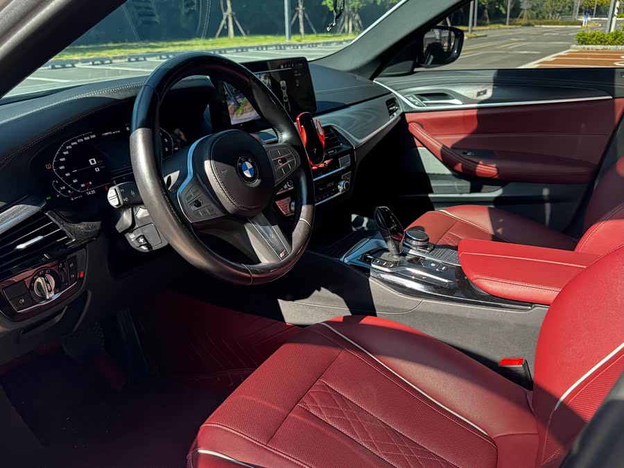 BMW 5 Series 2023, фото 4