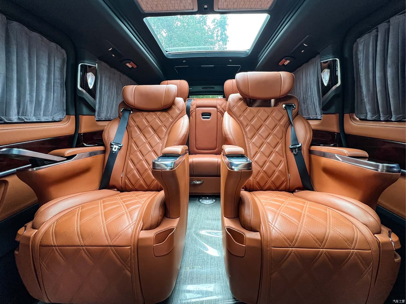 Mercedes-Benz V-Class, 2024 все фото