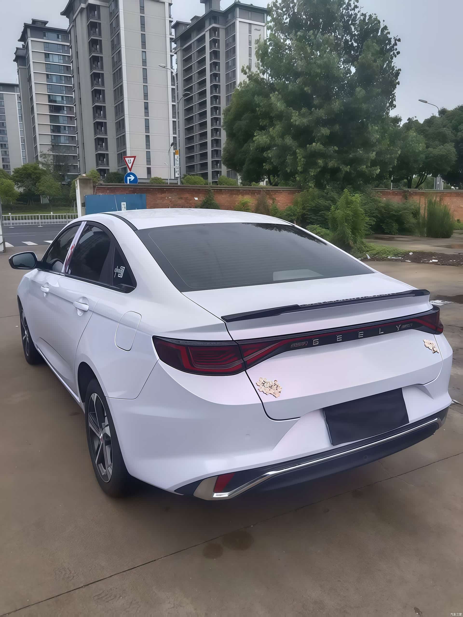Geely Emgrand, 2022 16
