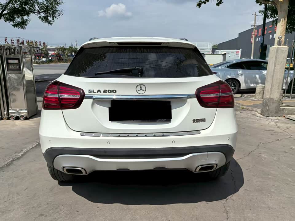 Mercedes-Benz GLA Mercedes-Benz GLA