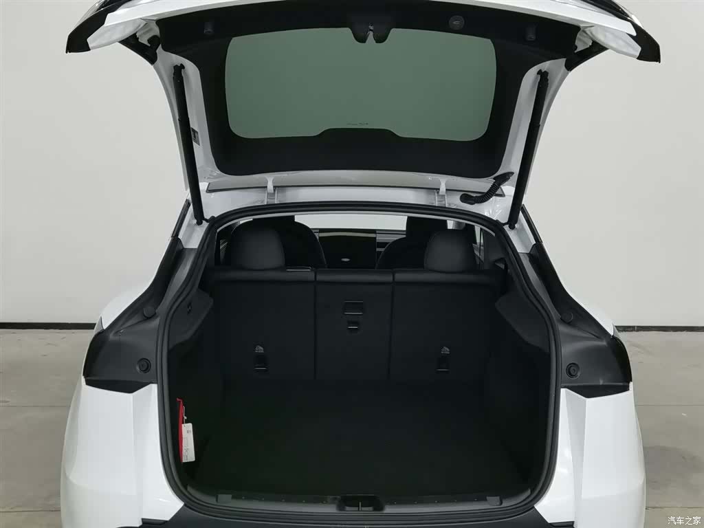 Tesla Model Y, 2025 16