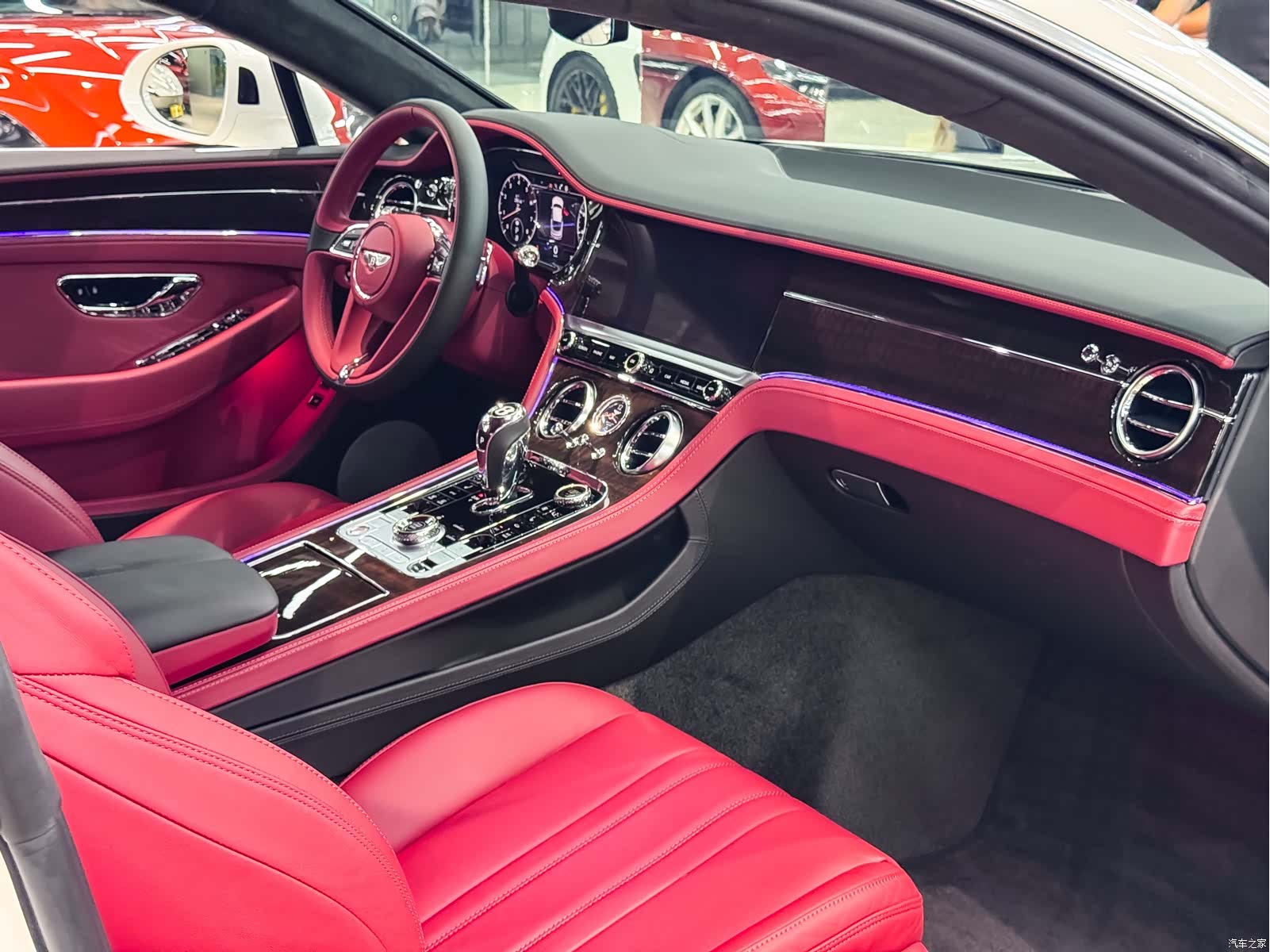 Bentley Continental GT, 2020 все фото