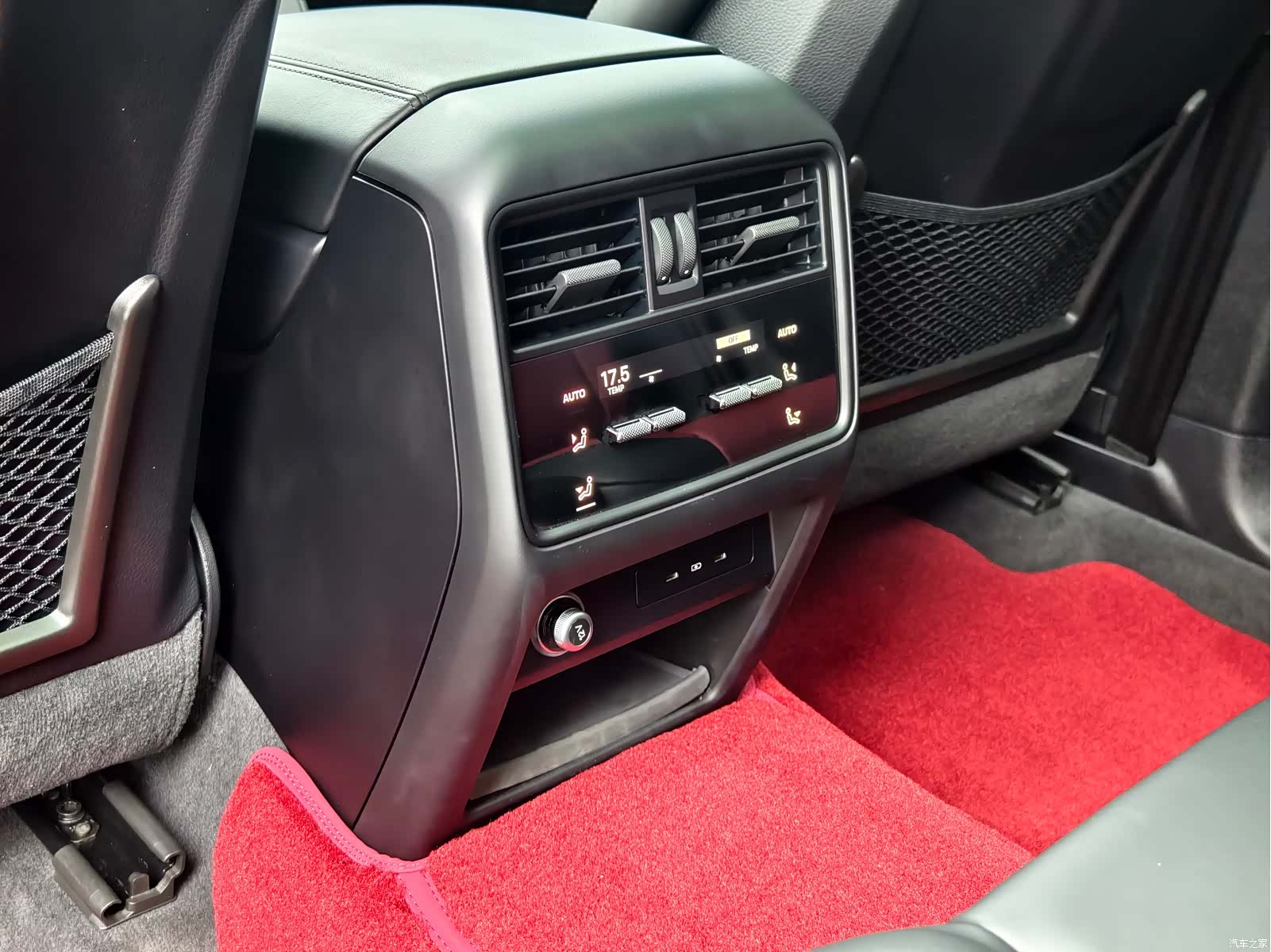 Porsche Cayenne, 2025 11