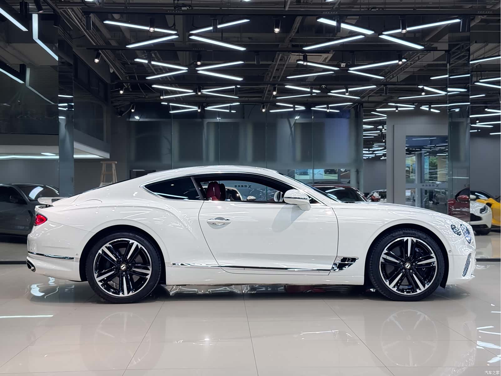 Bentley Continental GT, 2020 3