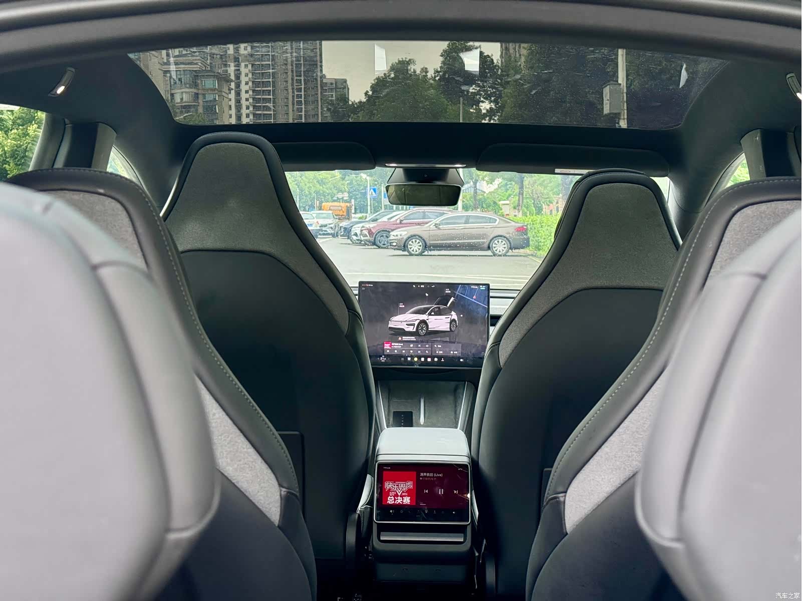 Tesla Model Y, 2025 12
