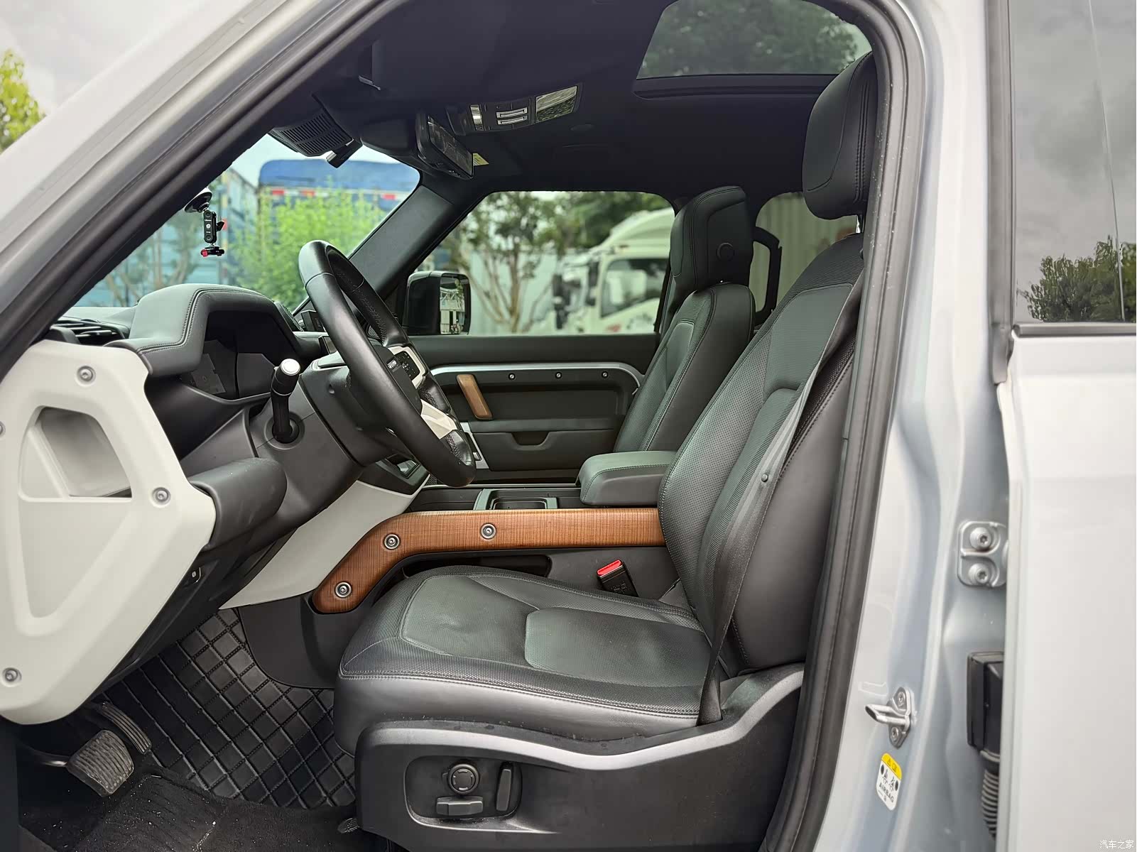 Land Rover Defender, 2022 11