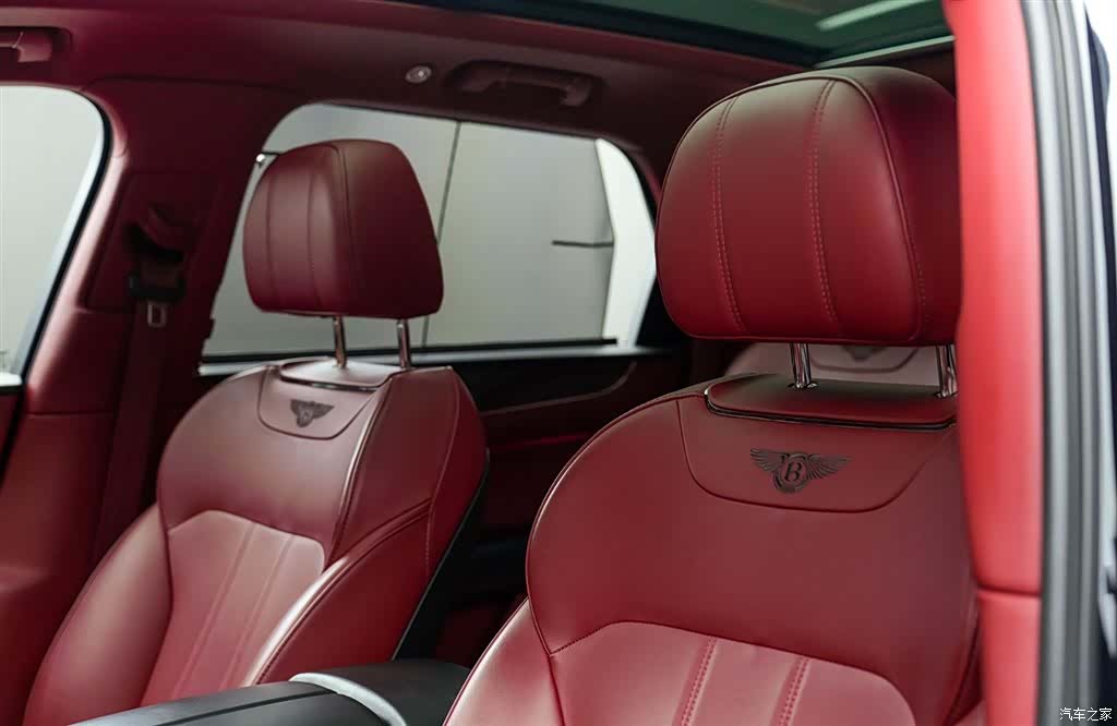 Bentley Bentayga, 2019 14
