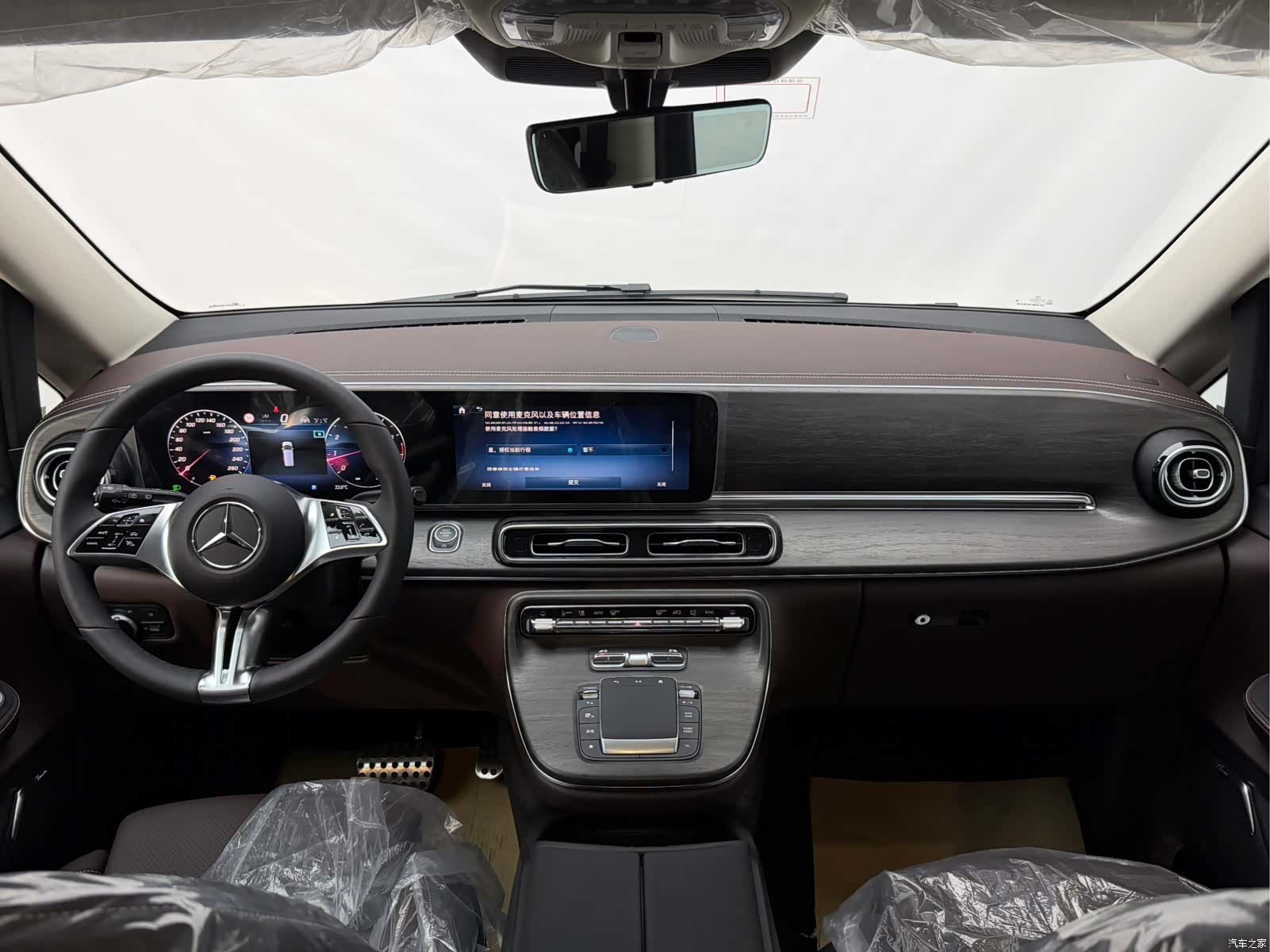 Mercedes-Benz V-Class, 2026 14