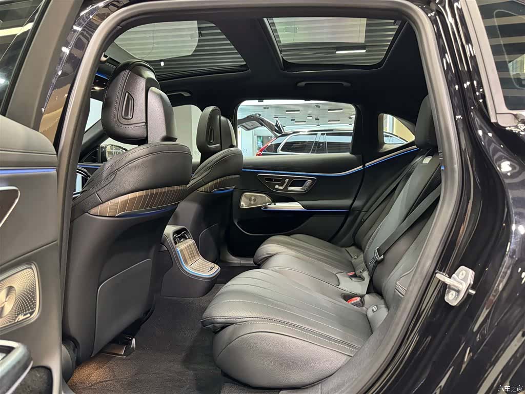Mercedes-Benz E-Class, 2024 19