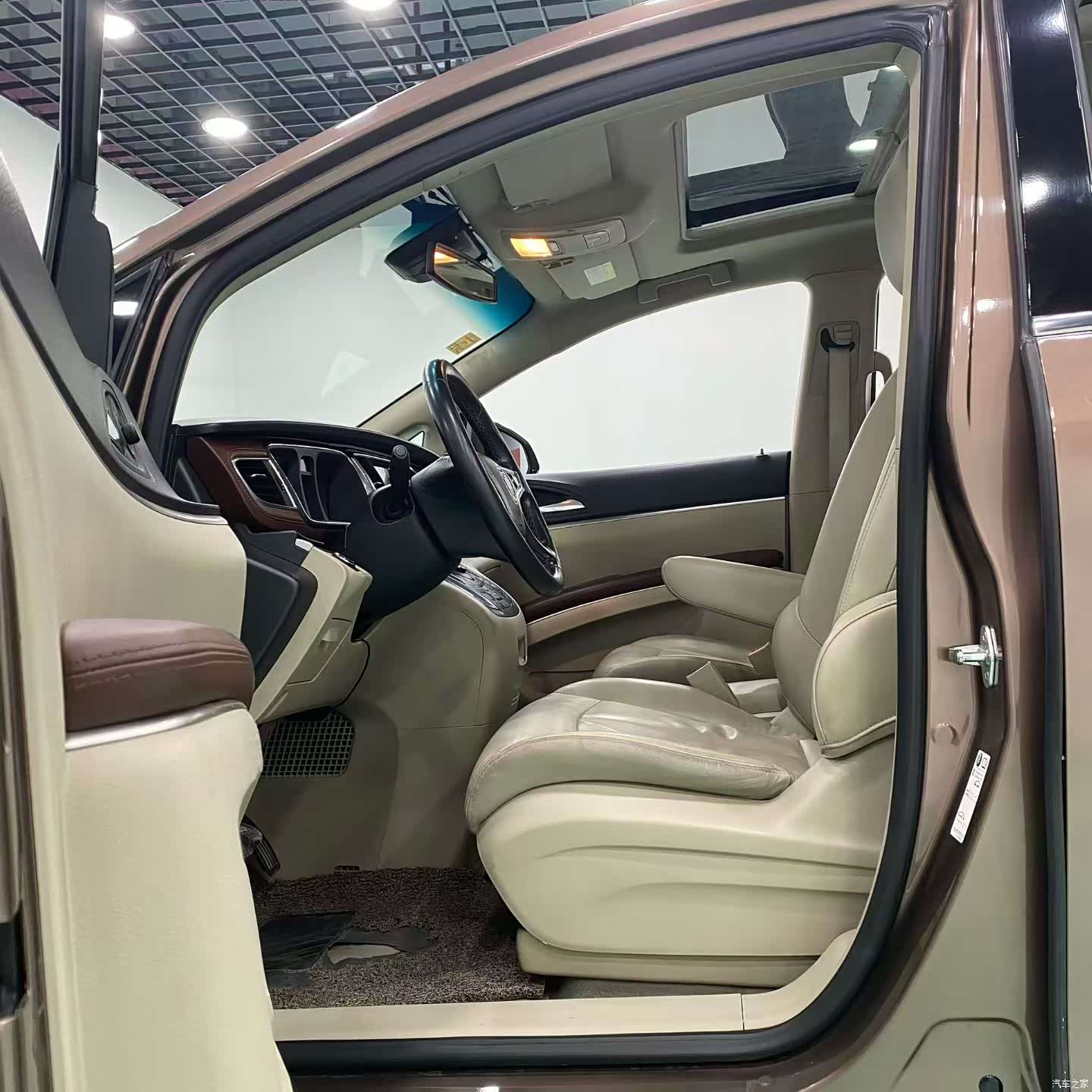 Buick GL8, 2020 4