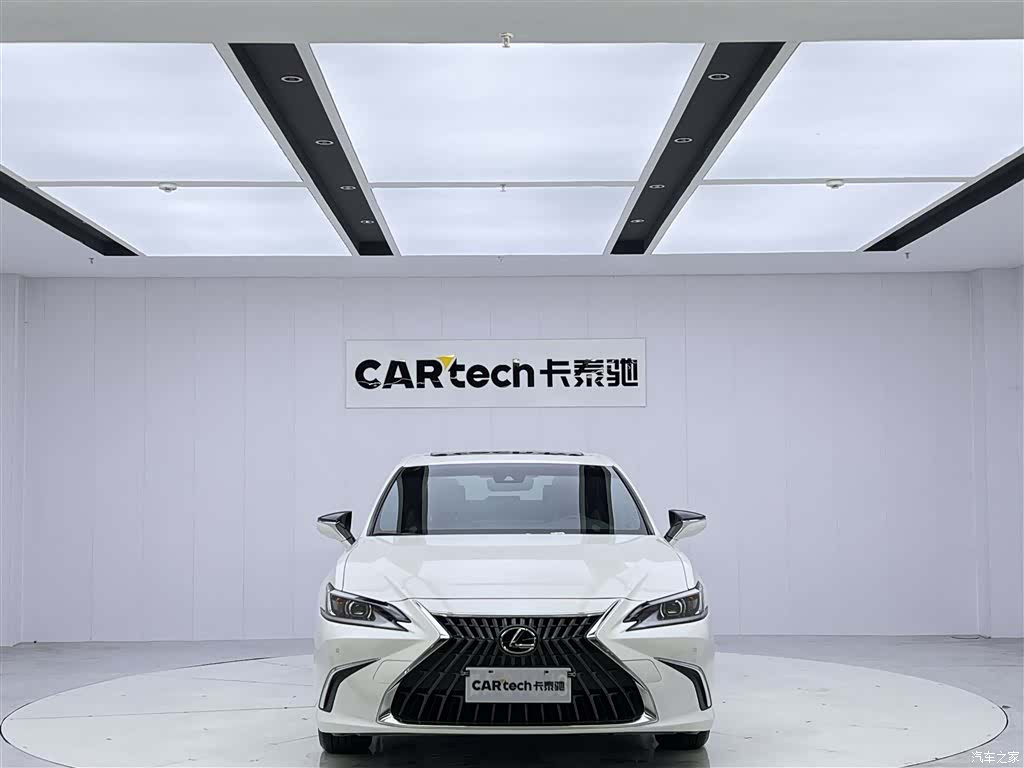 Lexus ES, 2024 3