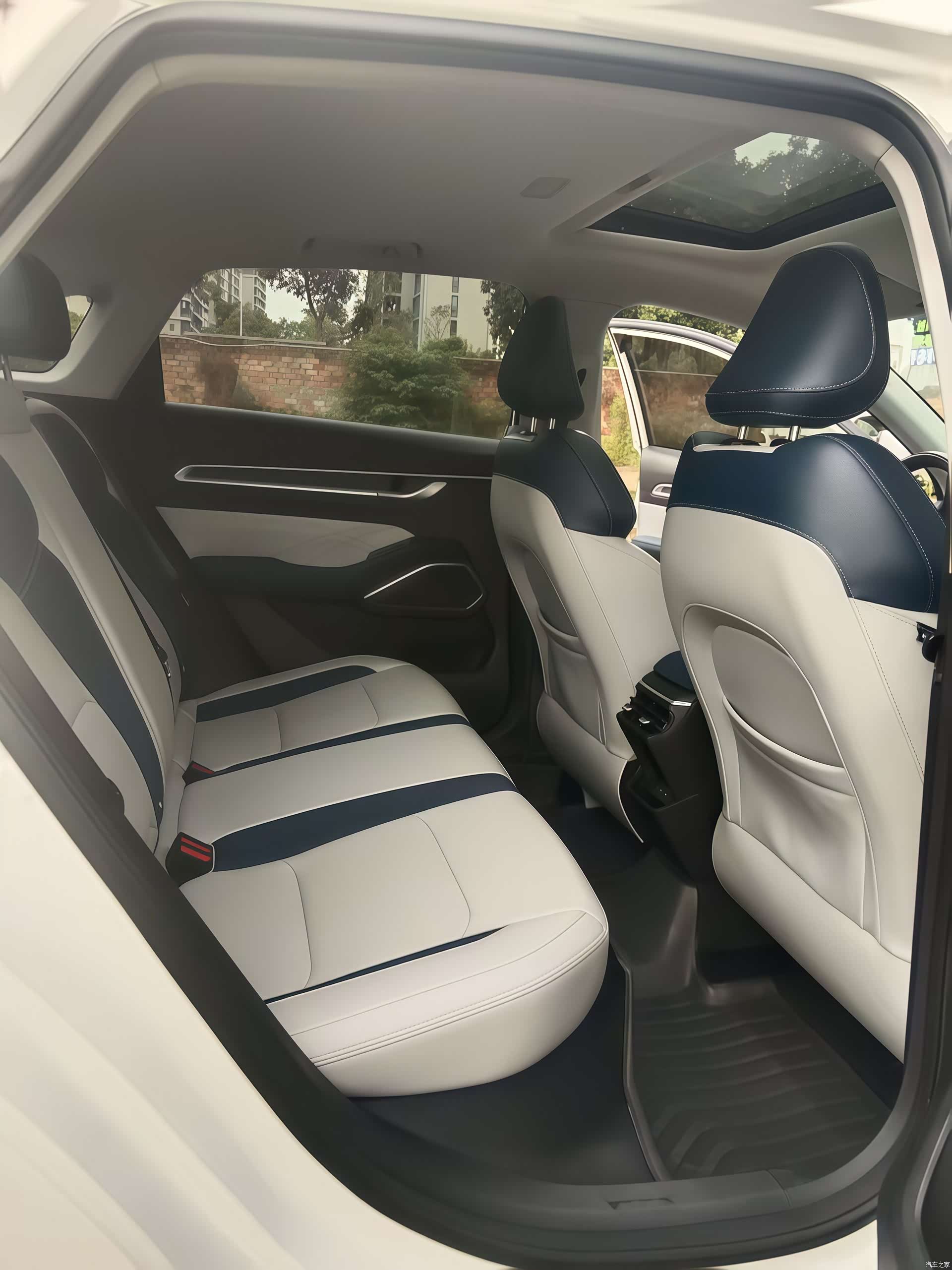 Geely Emgrand, 2021 13