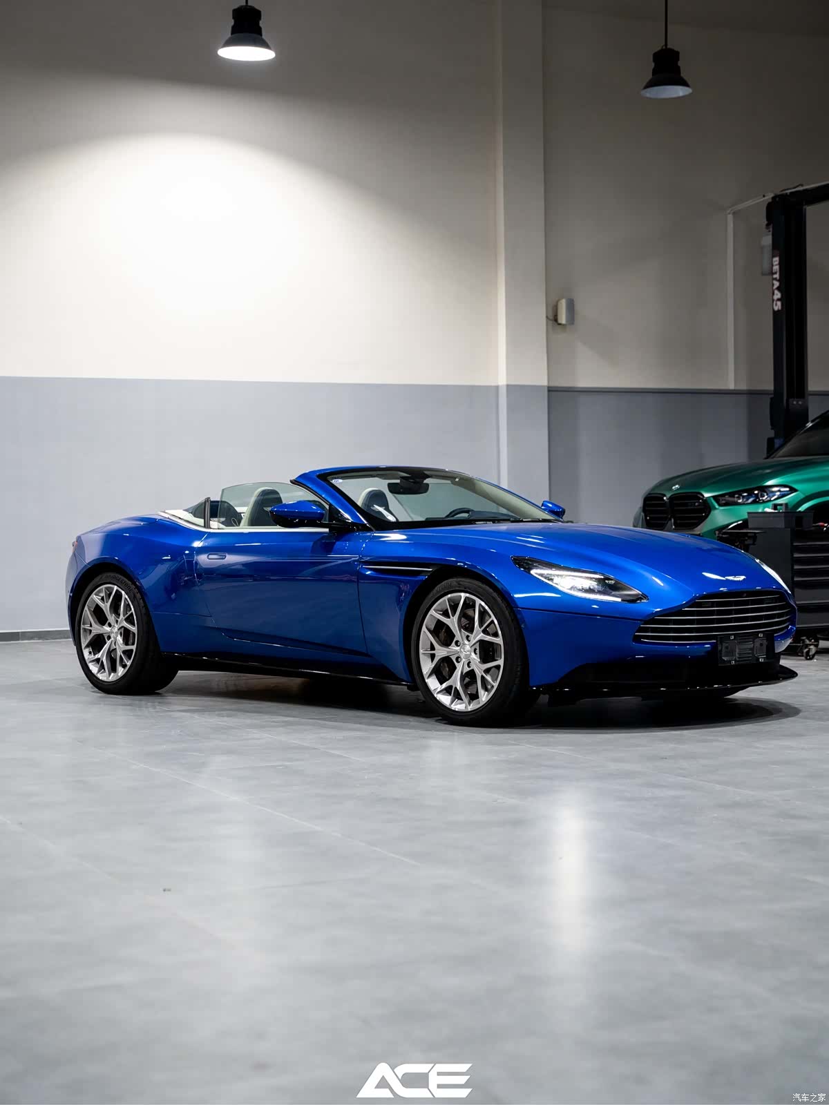 Aston Martin DB11