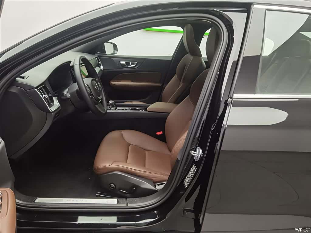 Volvo S60, 2025 10