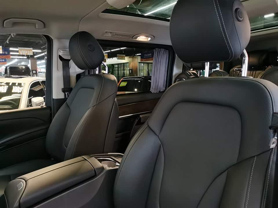 Mercedes-Benz V-class