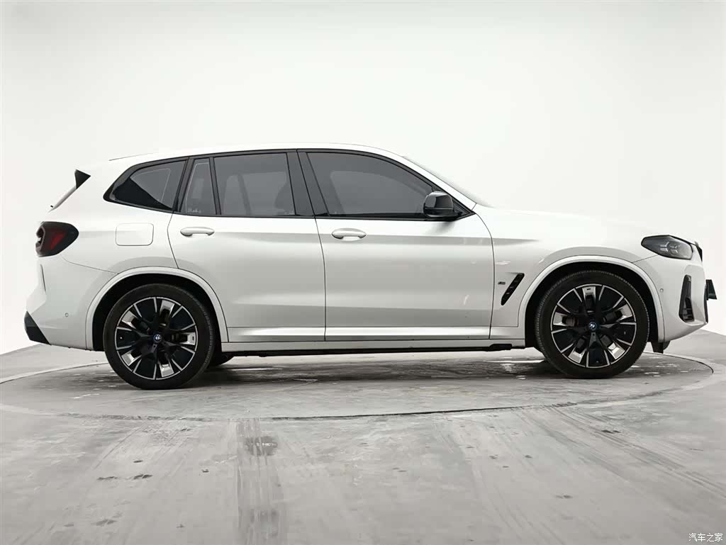 BMW iX3, 2022 все фото