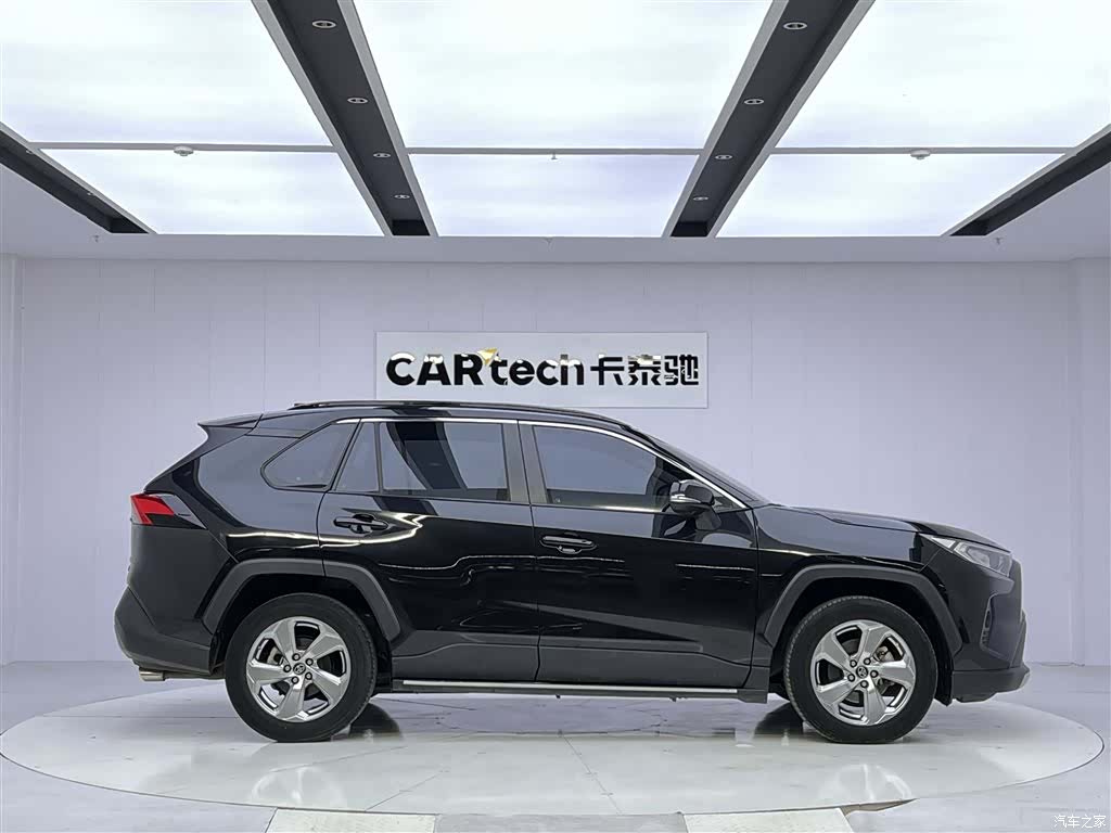 Toyota RAV4, 2022 4