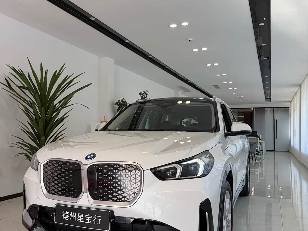 BMW iX1