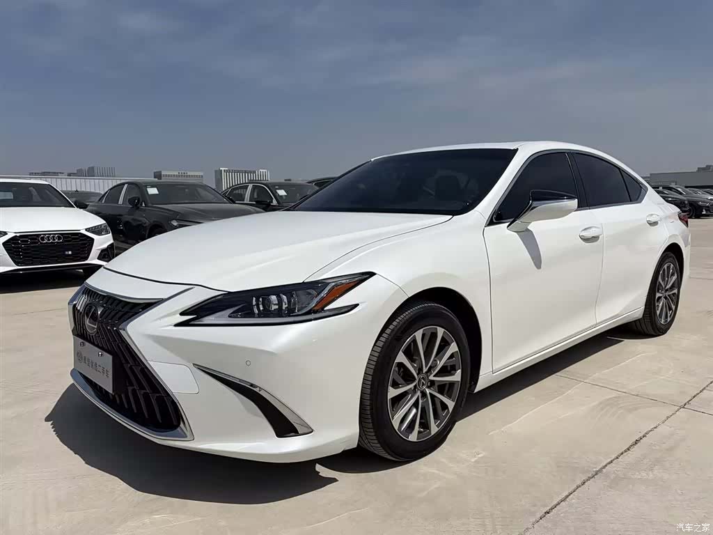 Lexus ES, 2023 1