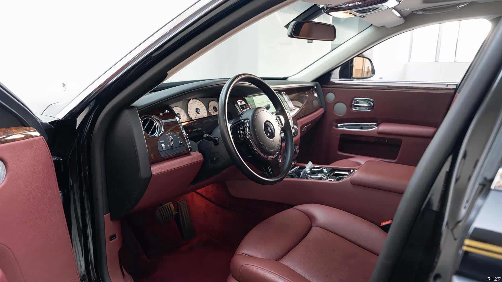 Rolls-Royce Ghost, 2016 8
