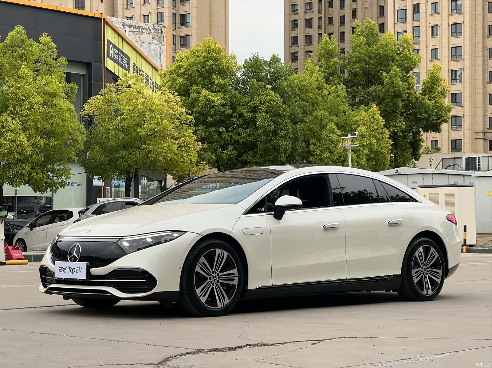 Mercedes-Benz EQS, 2023 1