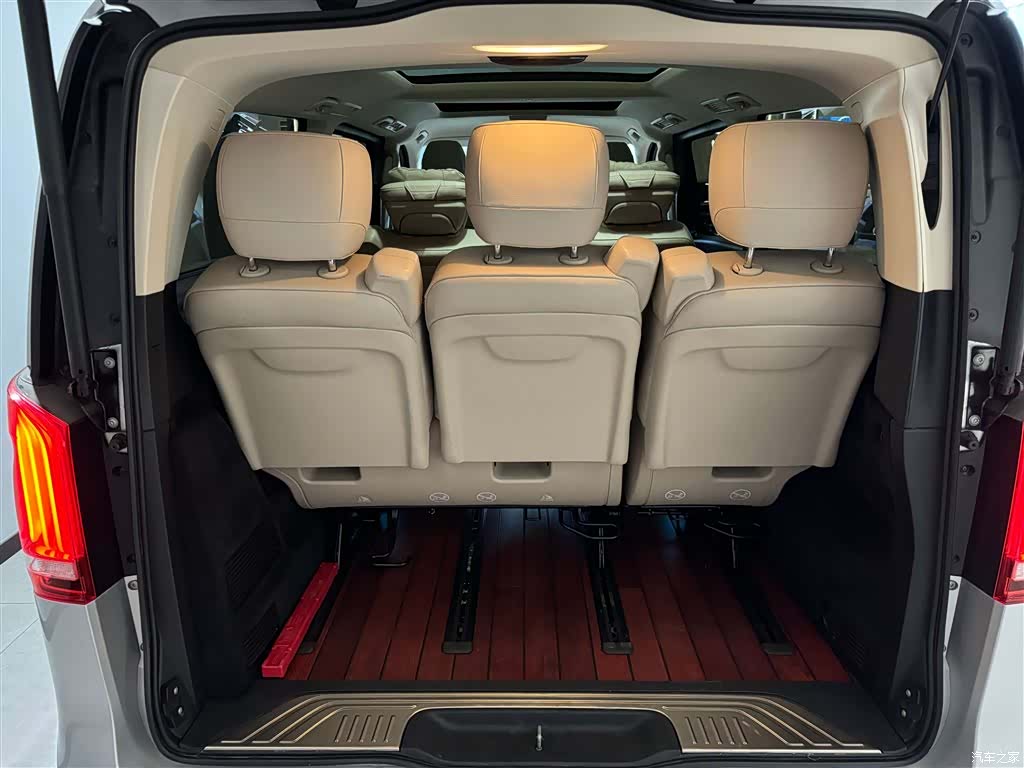 Mercedes-Benz V-Class, 2020 18