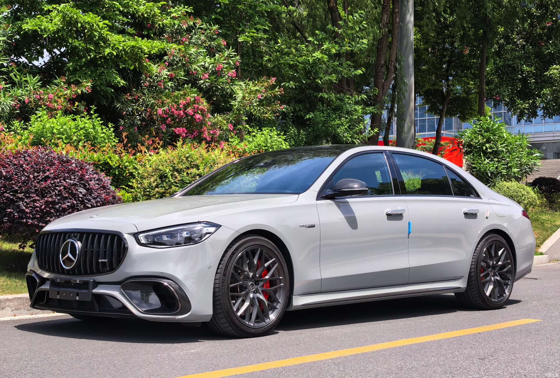 Mercedes-Benz S-Class, 2025 1