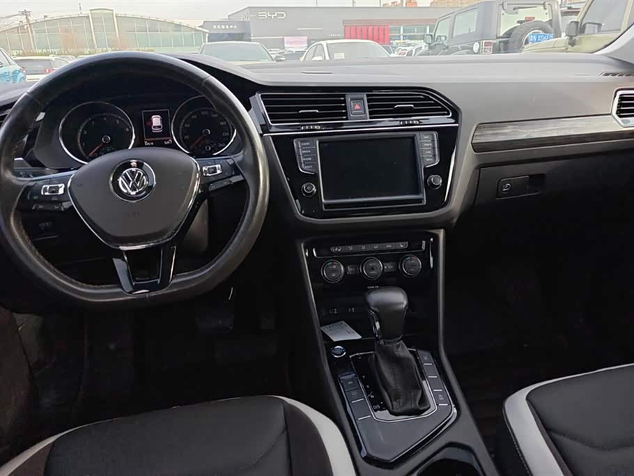 Volkswagen Tiguan L