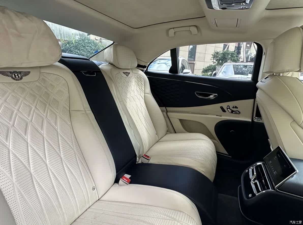 Bentley Flying Spur, 2022 10