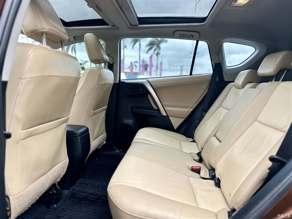 Toyota RAV4, 2014 11